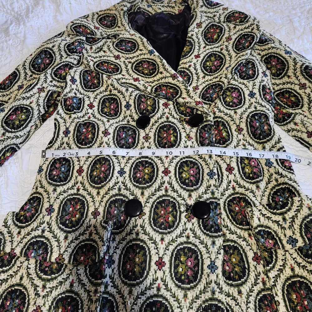Vintage Paisley Patterned Coat with Black Buttons Size Large - Picture 6 of 12